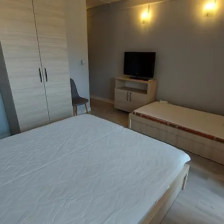 Mamaia Hotel *